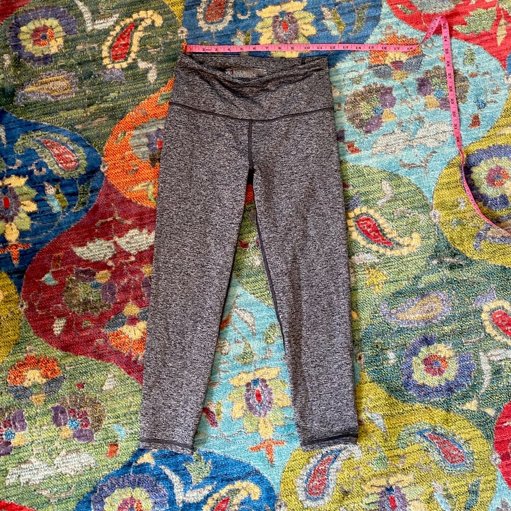 Victoria’s Secret VSX - Capri Yoga Pants Leggings